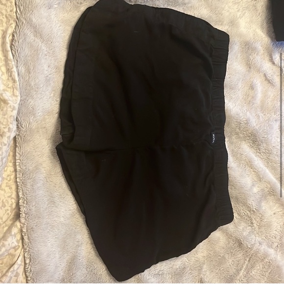 Black size large RVCA shorts with pockets - Picture 3 of 6